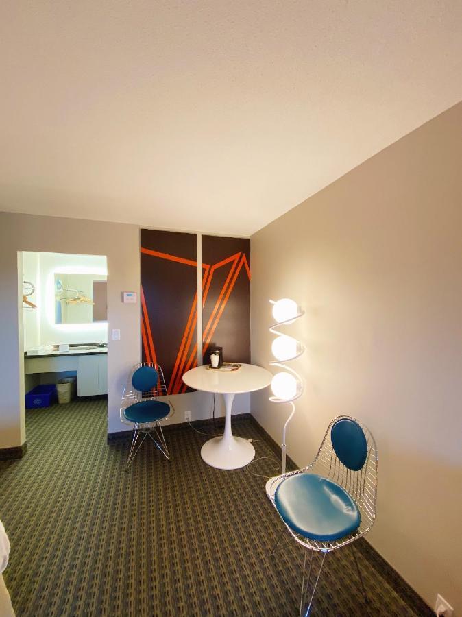 Howard Johnson By Wyndham Gravenhurst Exterior photo