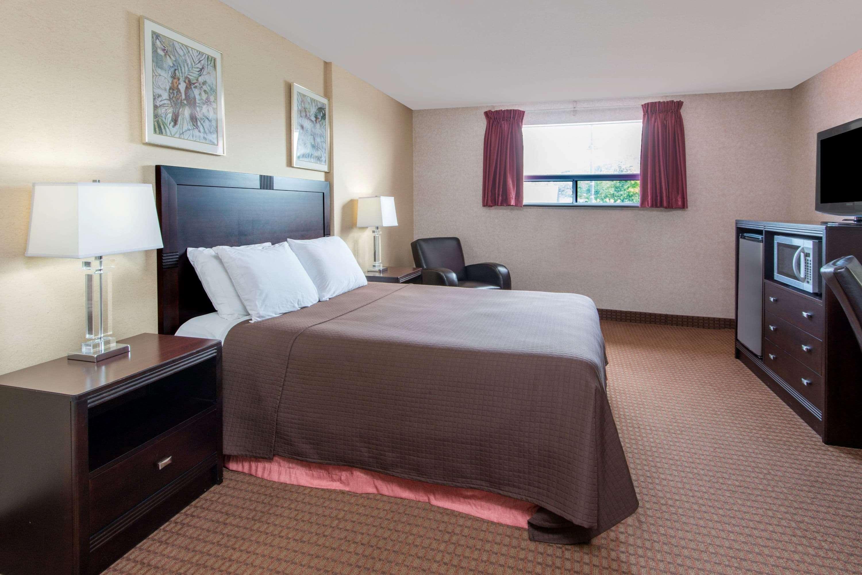 Howard Johnson By Wyndham Gravenhurst Exterior photo