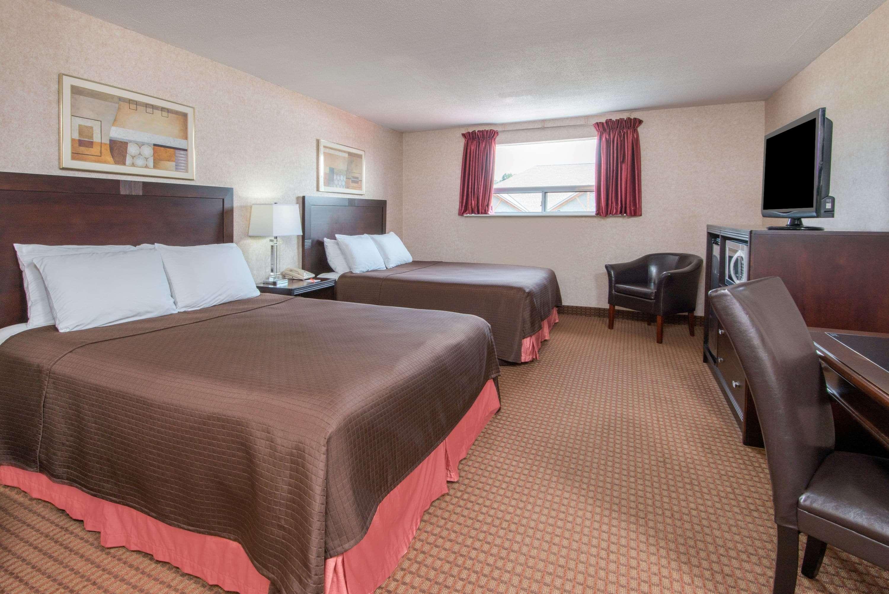 Howard Johnson By Wyndham Gravenhurst Exterior photo