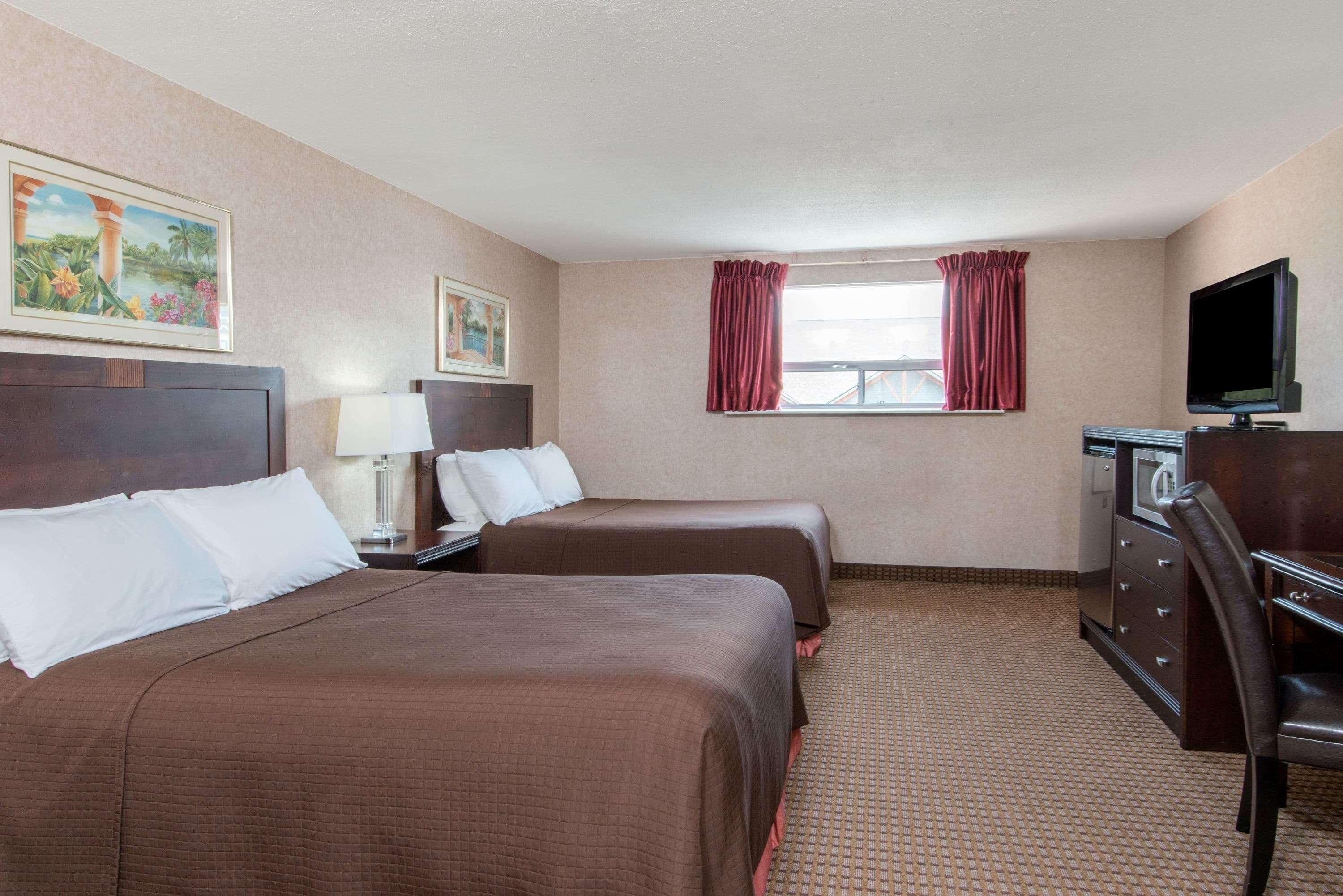 Howard Johnson By Wyndham Gravenhurst Exterior photo