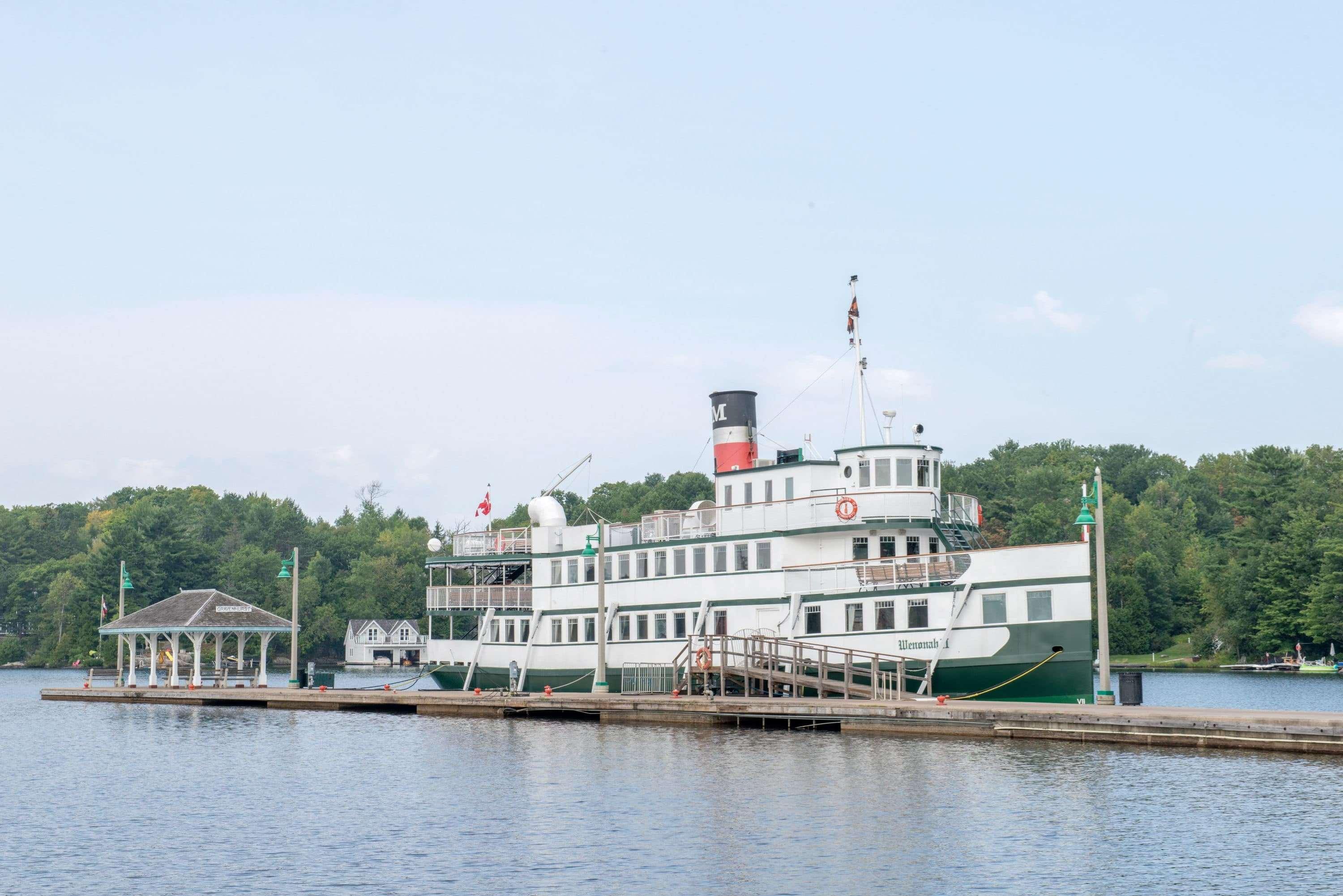 Howard Johnson By Wyndham Gravenhurst Exterior photo